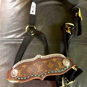 L V Bronc Halter